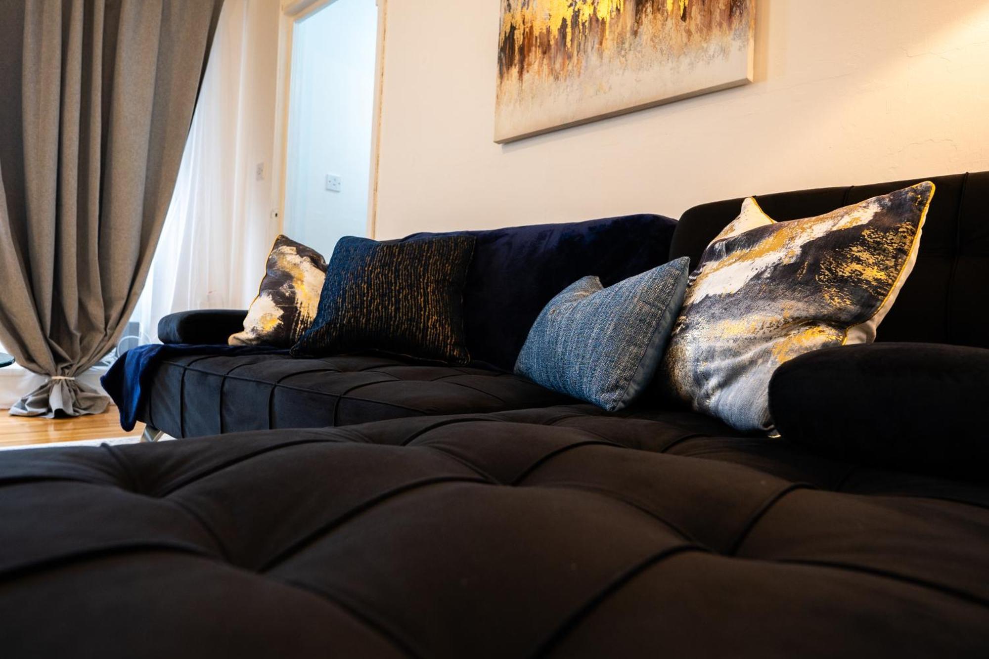 Arena Apartment With Balcony เบอร์มิงแฮม ภายนอก รูปภาพ